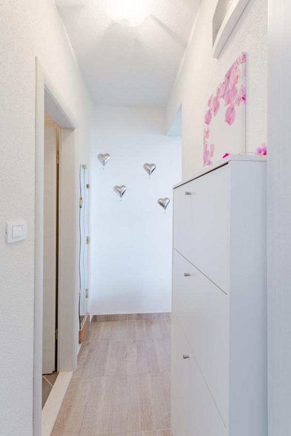 Apartment Anamaris Solin Exteriör bild